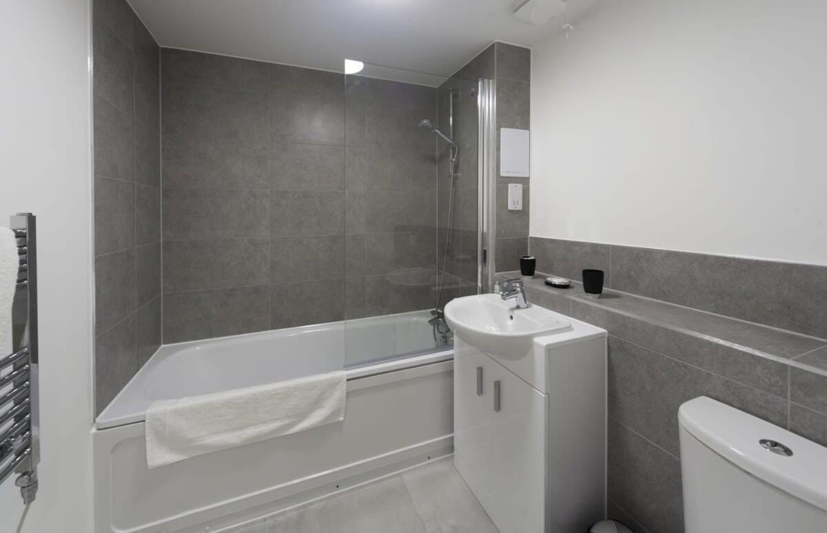 Modern And Bright 2 Bed Apartment In Ashford Ashford  Esterno foto
