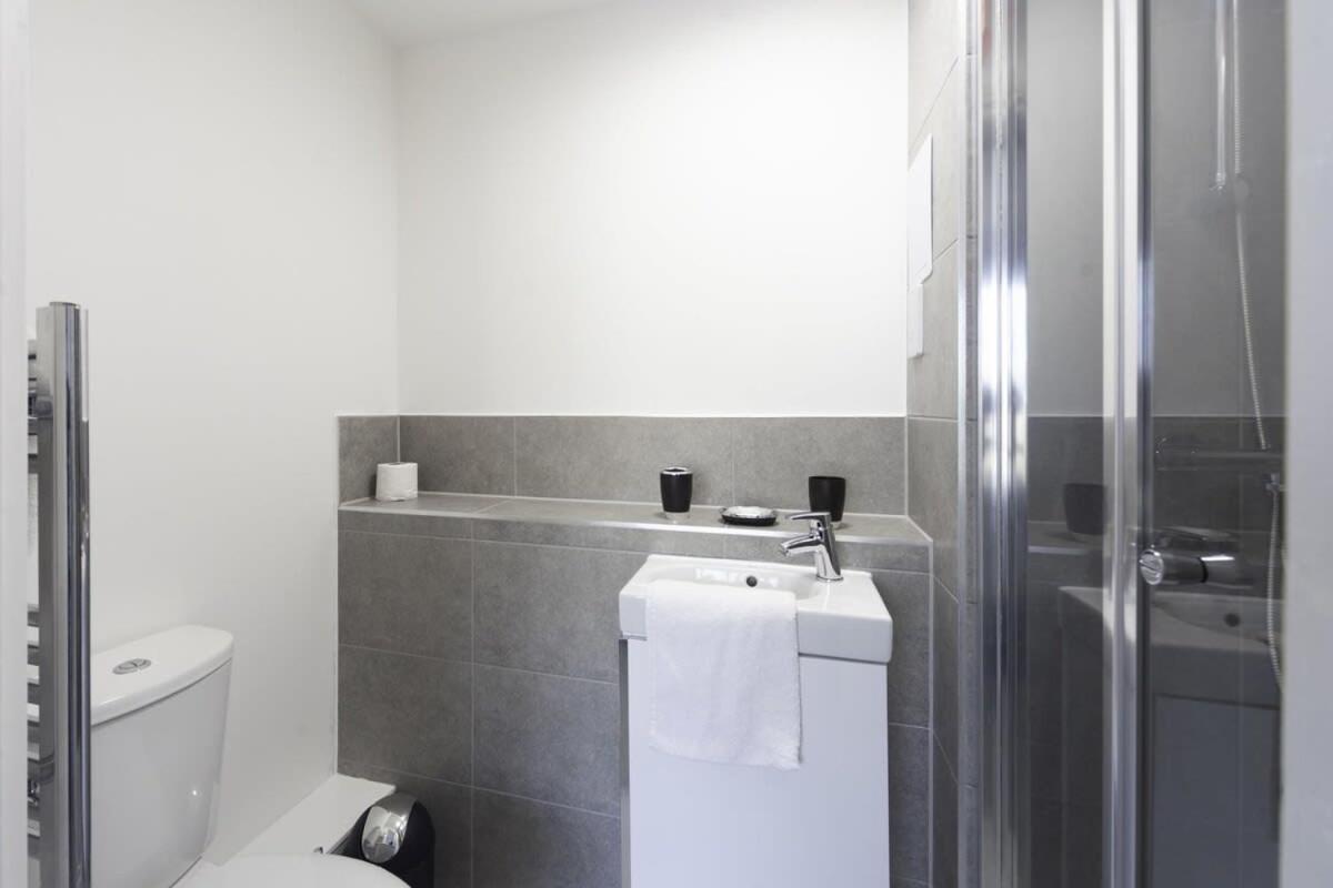 Modern And Bright 2 Bed Apartment In Ashford Ashford  Esterno foto